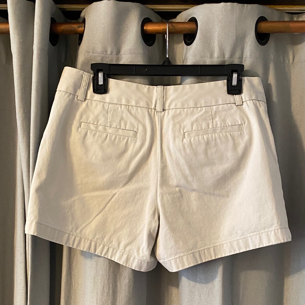 J. Crew Cream Chino Bermuda Short Shorts, Women’s Size 8 - Picture 2 of 7